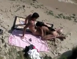 Successful beach-voyeuristic caught a young woman duo