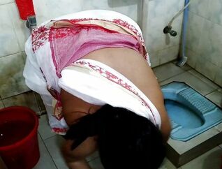 Aditi Aunty washing clothes sans a Half-shirt when neighbor